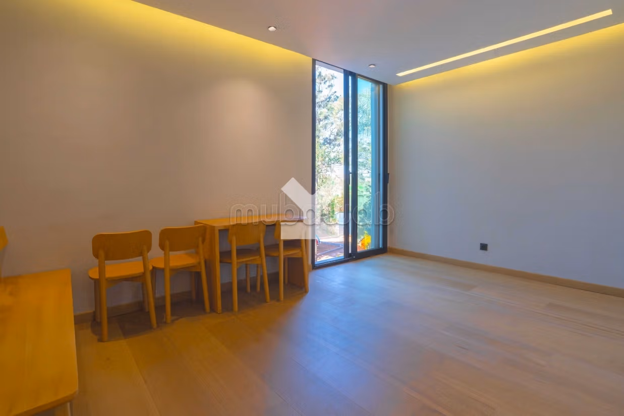 Bureau à Louer de 760.0 m² à Casablanca, Racine