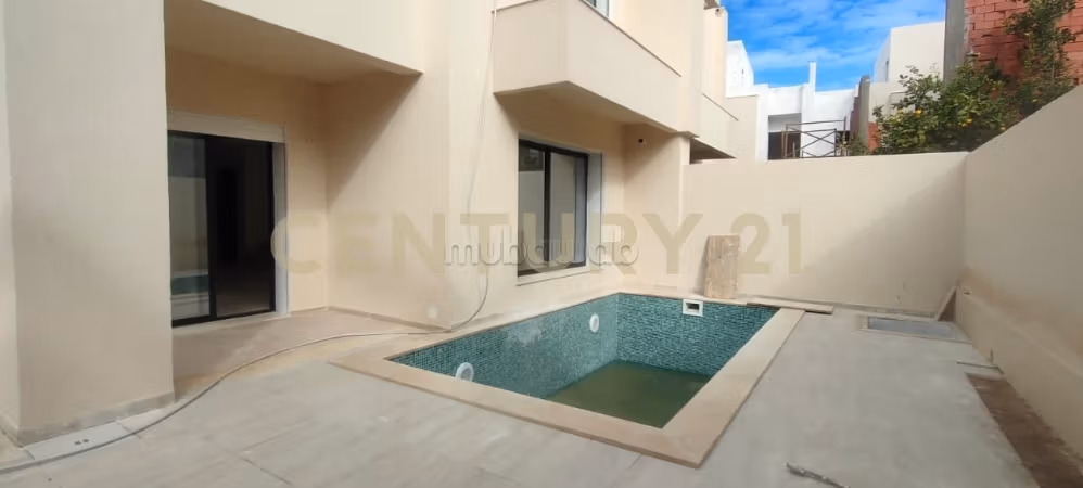 Splendido appartamento in vendita a Gammarth Village. 4 camere da letto. Impianto di aria condizionata e piscina