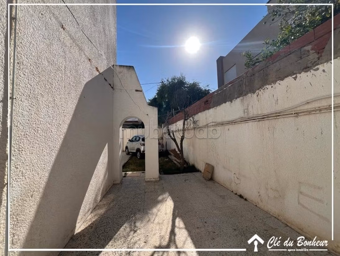 Villa con due piani indipendenti ad Ariana