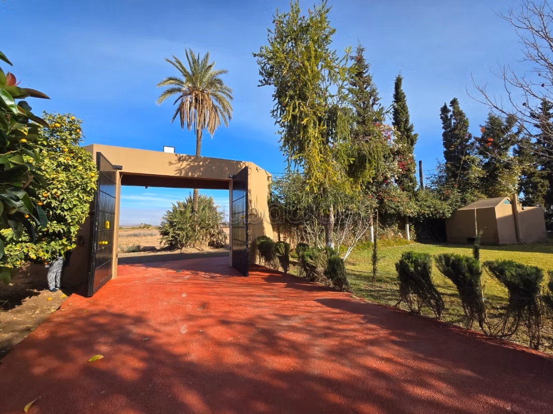 Fabulous villa for sale in Route de Fez. 4 rooms. Traditional Moroccan living room, secured residence