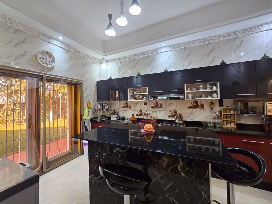 Fabulous villa for sale in Route de Fez. 4 rooms. Traditional Moroccan living room, secured residence