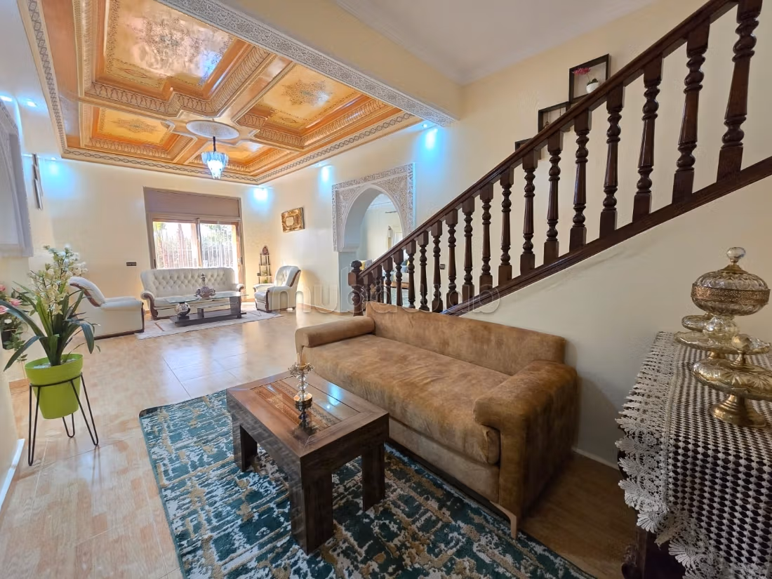 Fabulous villa for sale in Route de Fez. 4 rooms. Traditional Moroccan living room, secured residence