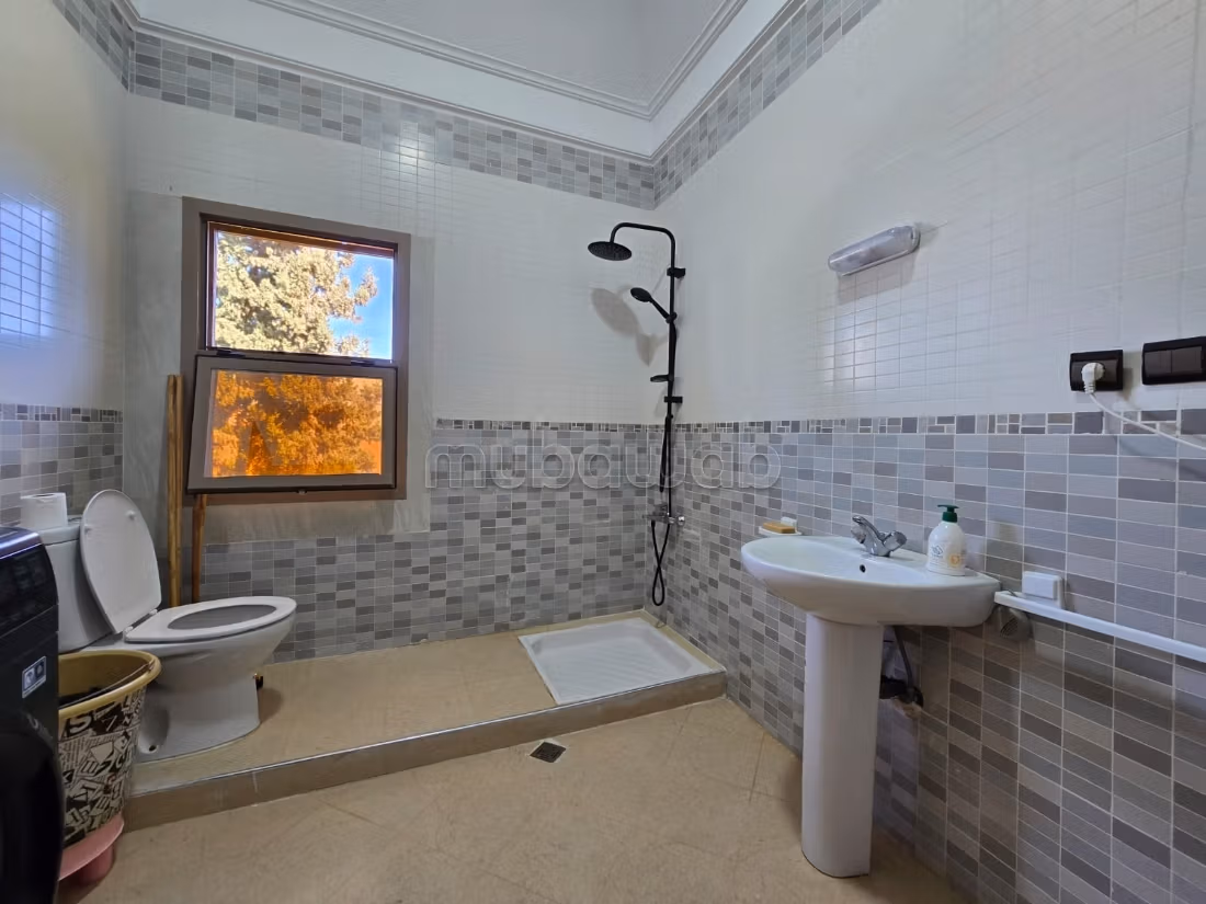 Fabulous villa for sale in Route de Fez. 4 rooms. Traditional Moroccan living room, secured residence