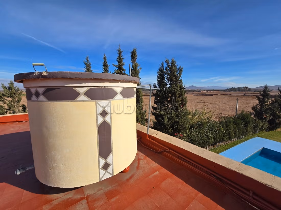 Fabulous villa for sale in Route de Fez. 4 rooms. Traditional Moroccan living room, secured residence