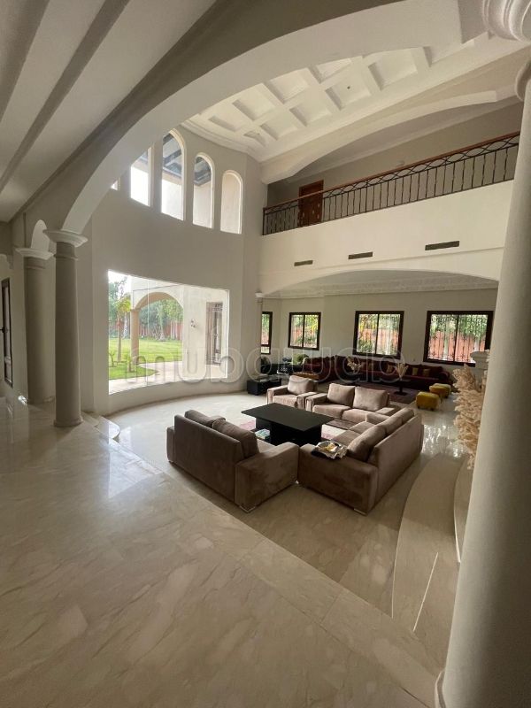 Busca pisos en venta en Guéliz. 4 hermosas habitaciones. Terraza y jardin