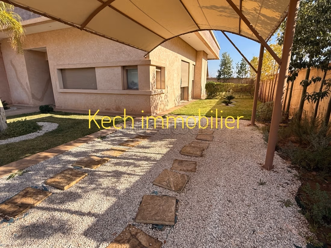 Location villa de haut standing à Boulevard Med 6.4 pièces. Meublé