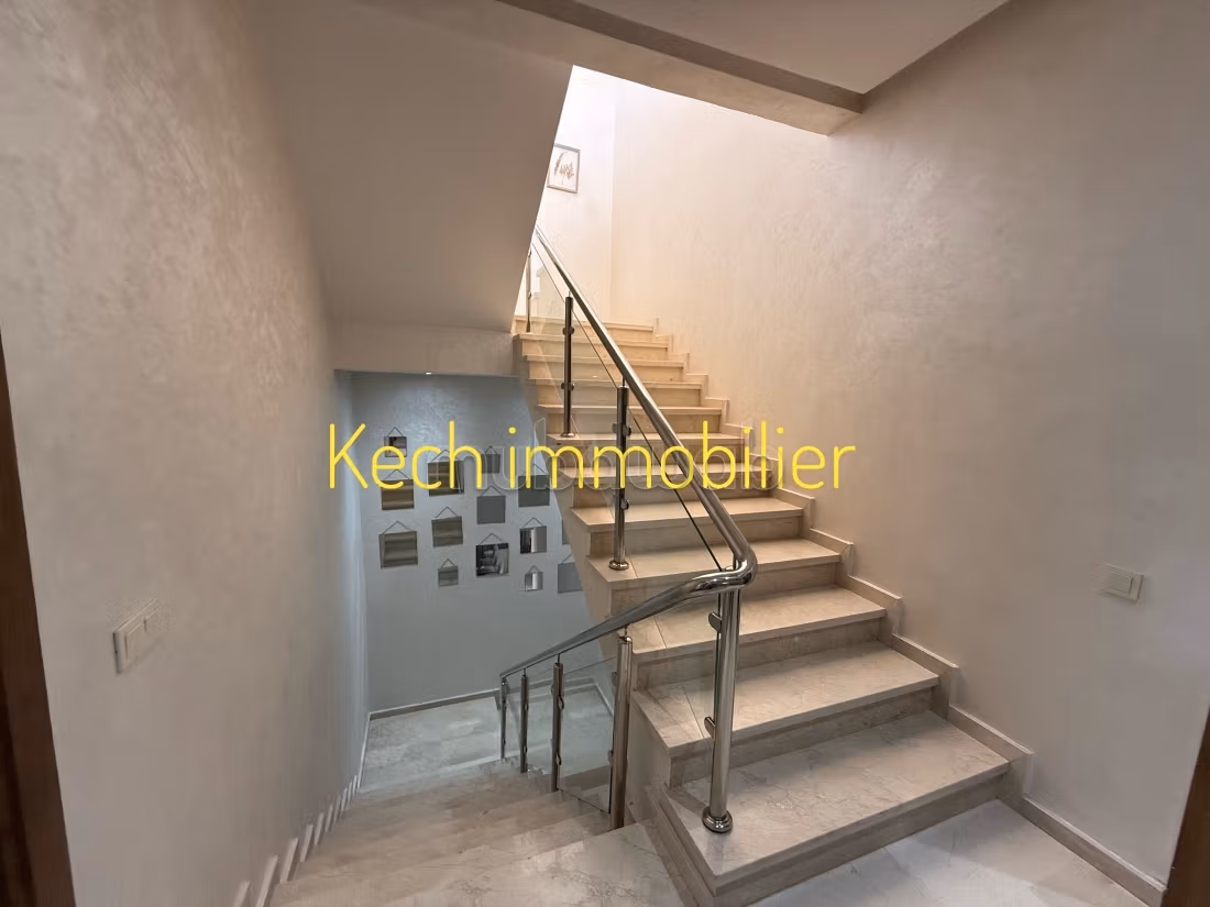 Location villa de haut standing à Boulevard Med 6.4 pièces. Meublé