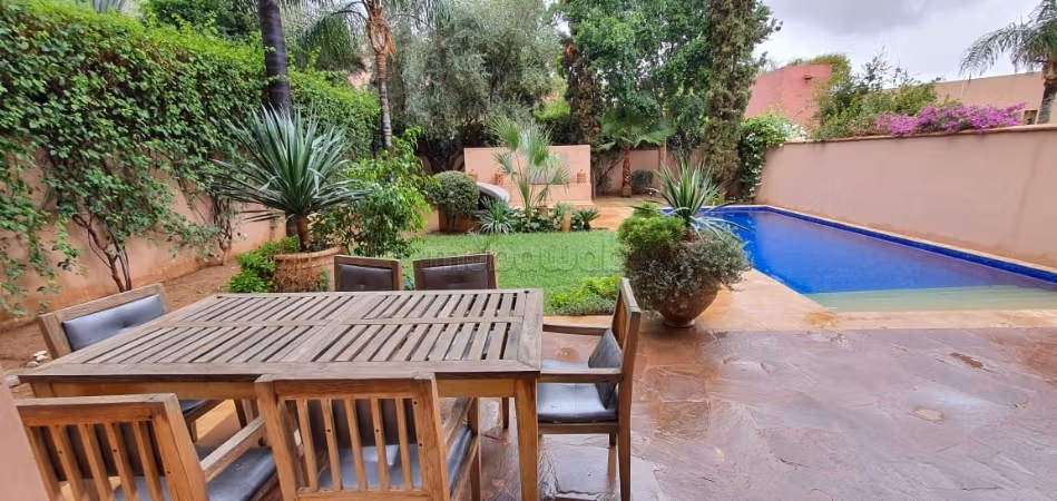 Straordinaria villa in affitto a Route de Ouarzazate. 2 camere da letto. Ammobiliato