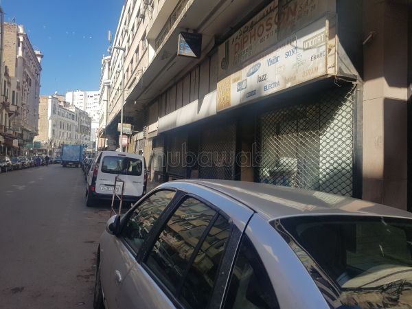 Local commercial avec sous sol, centre ville