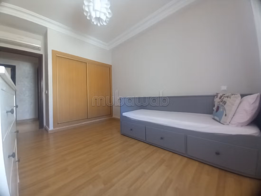 Splendido appartamento in affitto a Racine. Superficie totale 140 m². Arredato