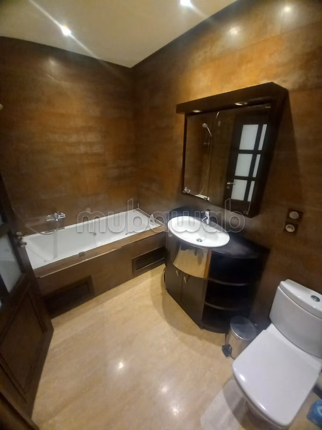 Splendido appartamento in affitto a Racine. Superficie totale 140 m². Arredato