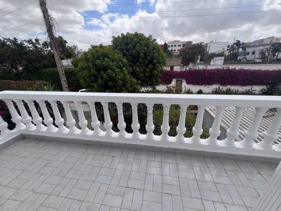 Très belle villa à louer à l’oasis non meublé