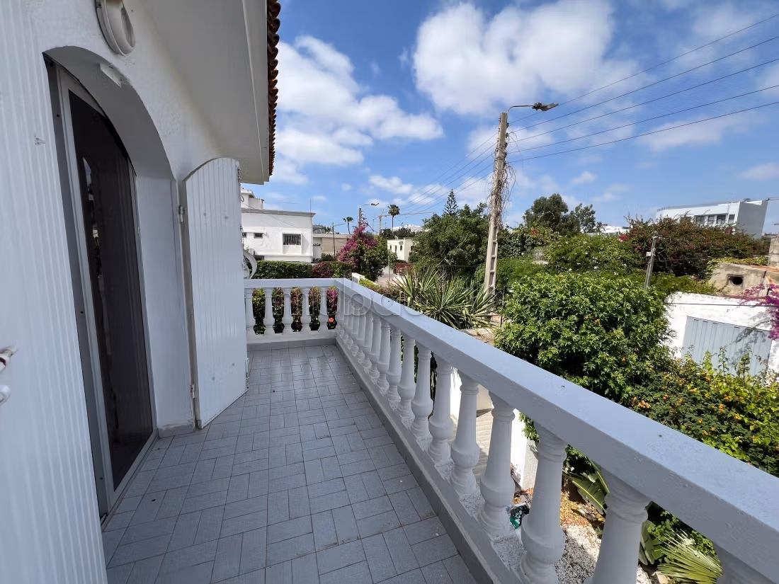 Très belle villa à louer à l’oasis non meublé