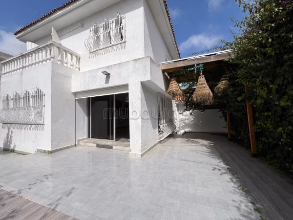 Très belle villa à louer à l’oasis non meublé