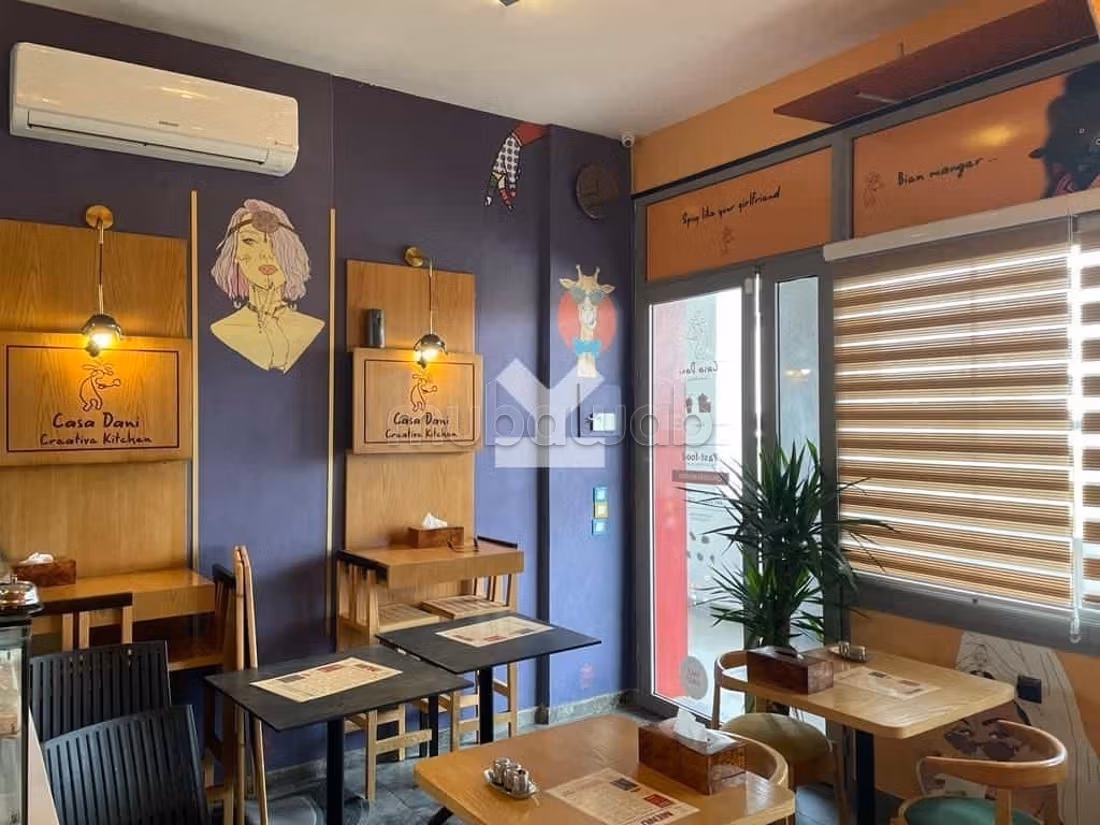 Offices & shops to rent in Almaz. Surface area 37 m². Car park