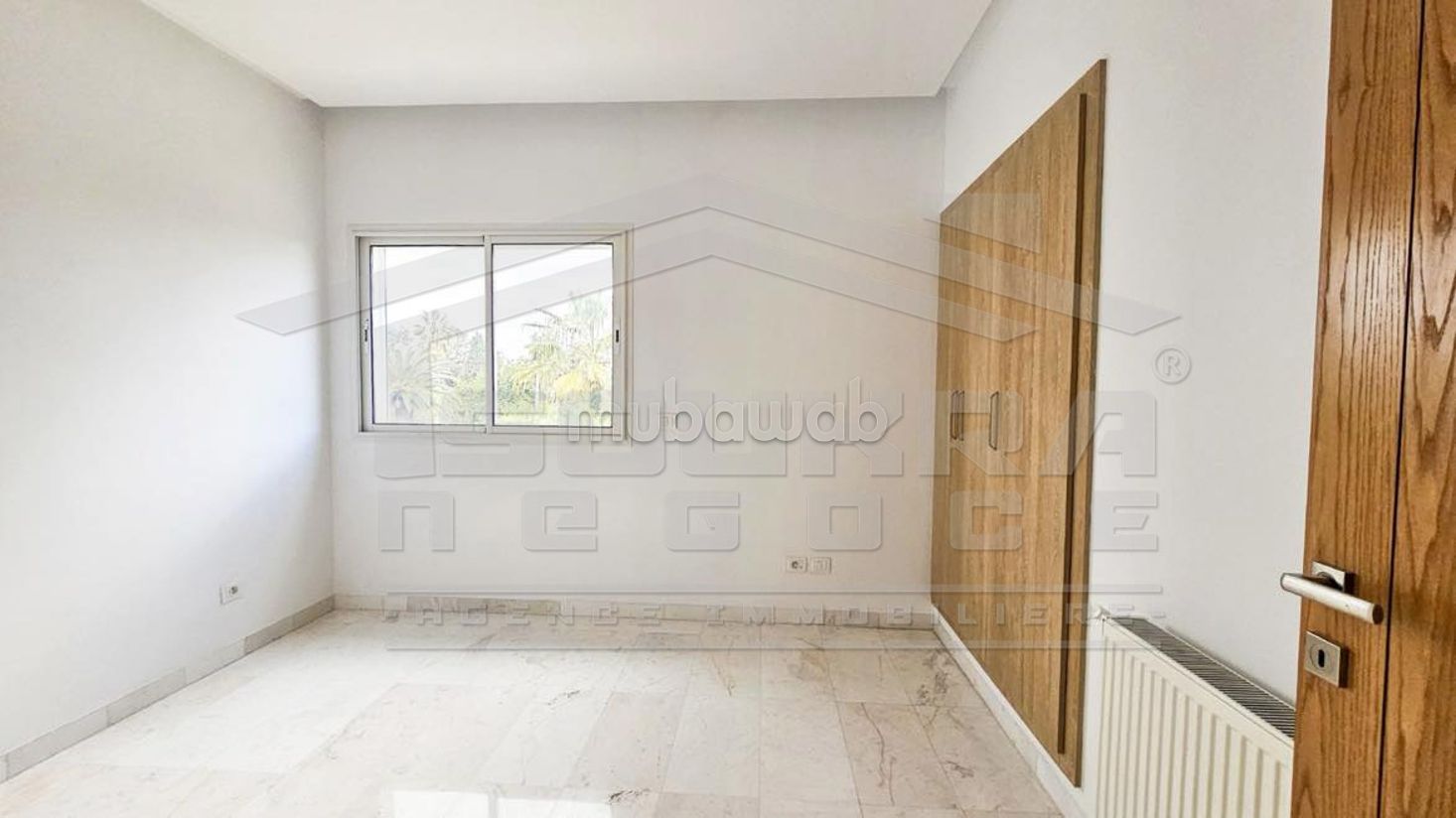 À vendre un joli triplex à la soukra