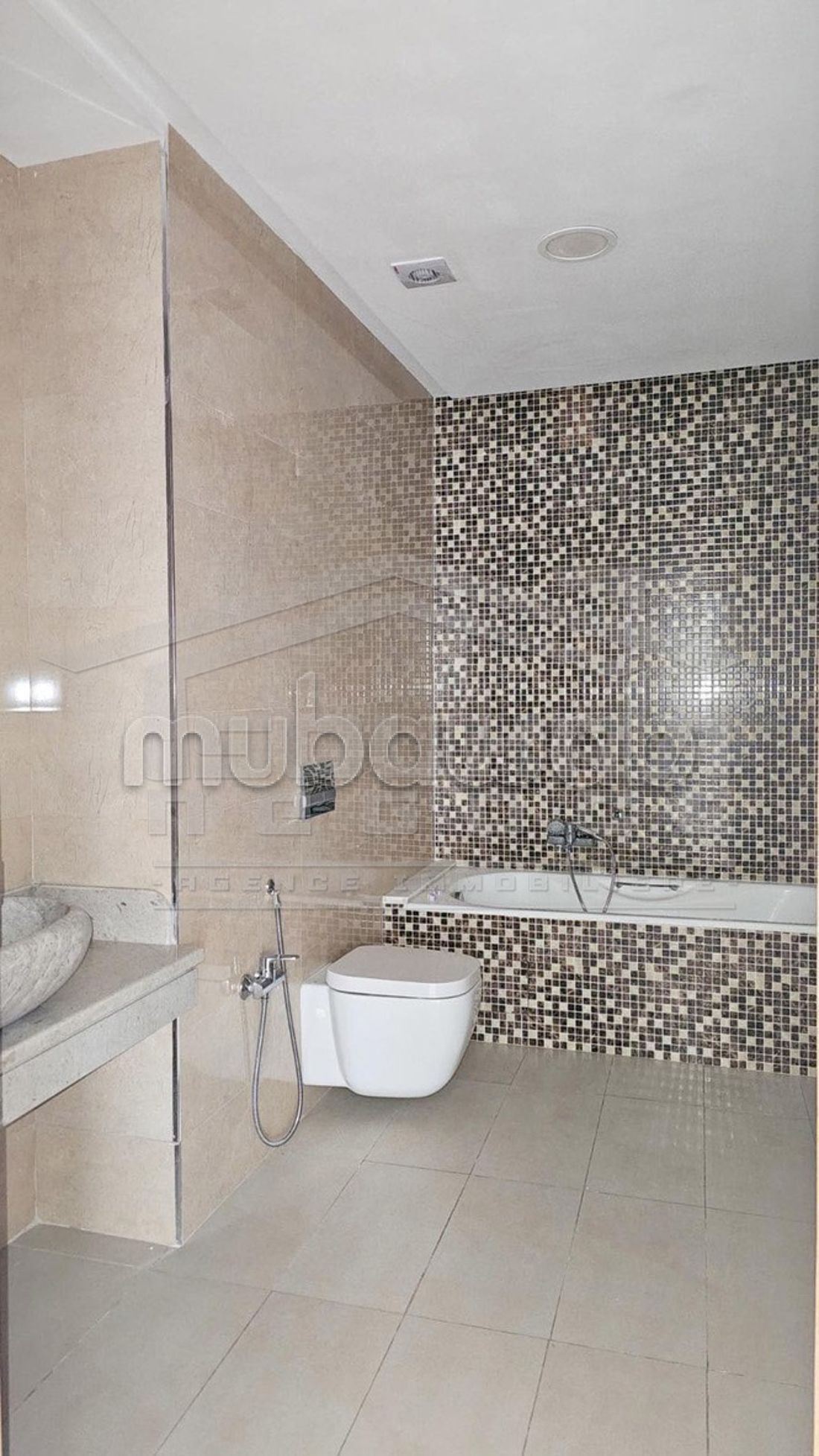 À vendre un joli triplex à la soukra