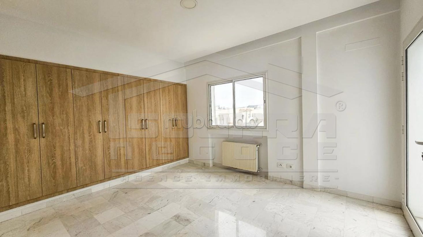 À vendre un joli triplex à la soukra