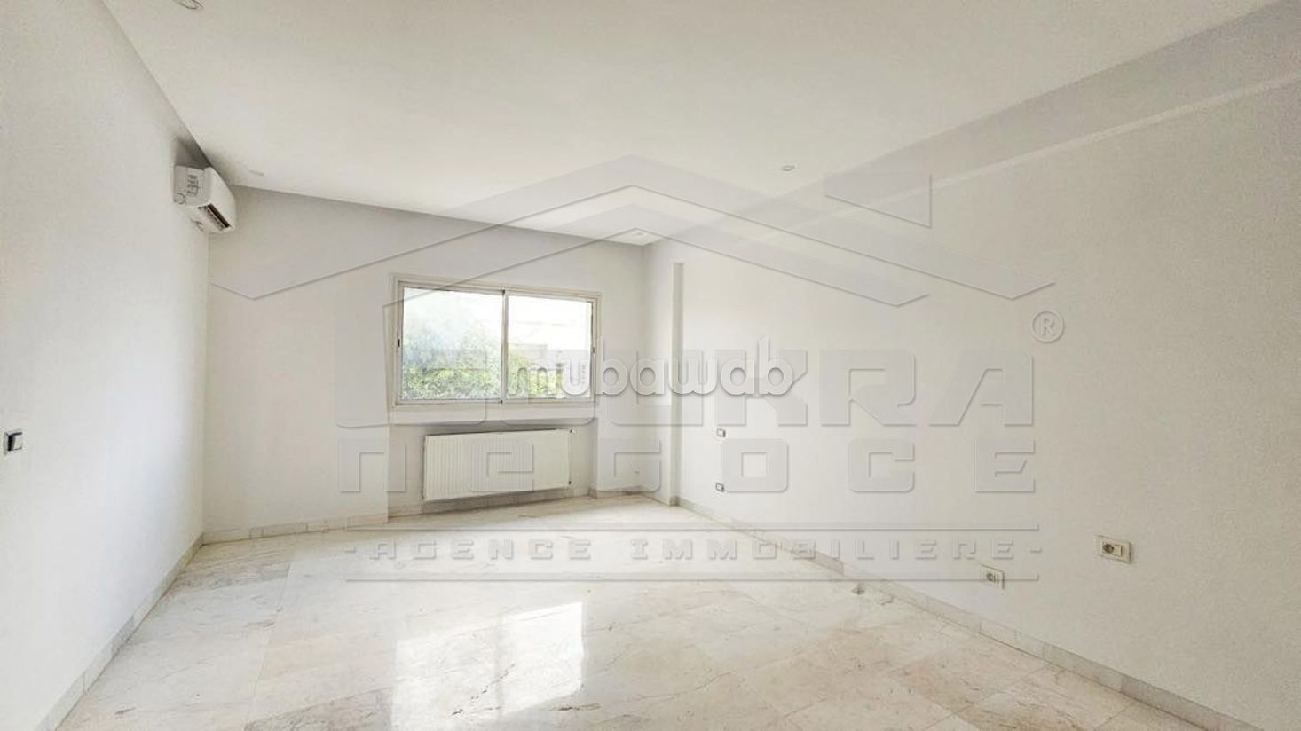 À vendre un joli triplex à la soukra