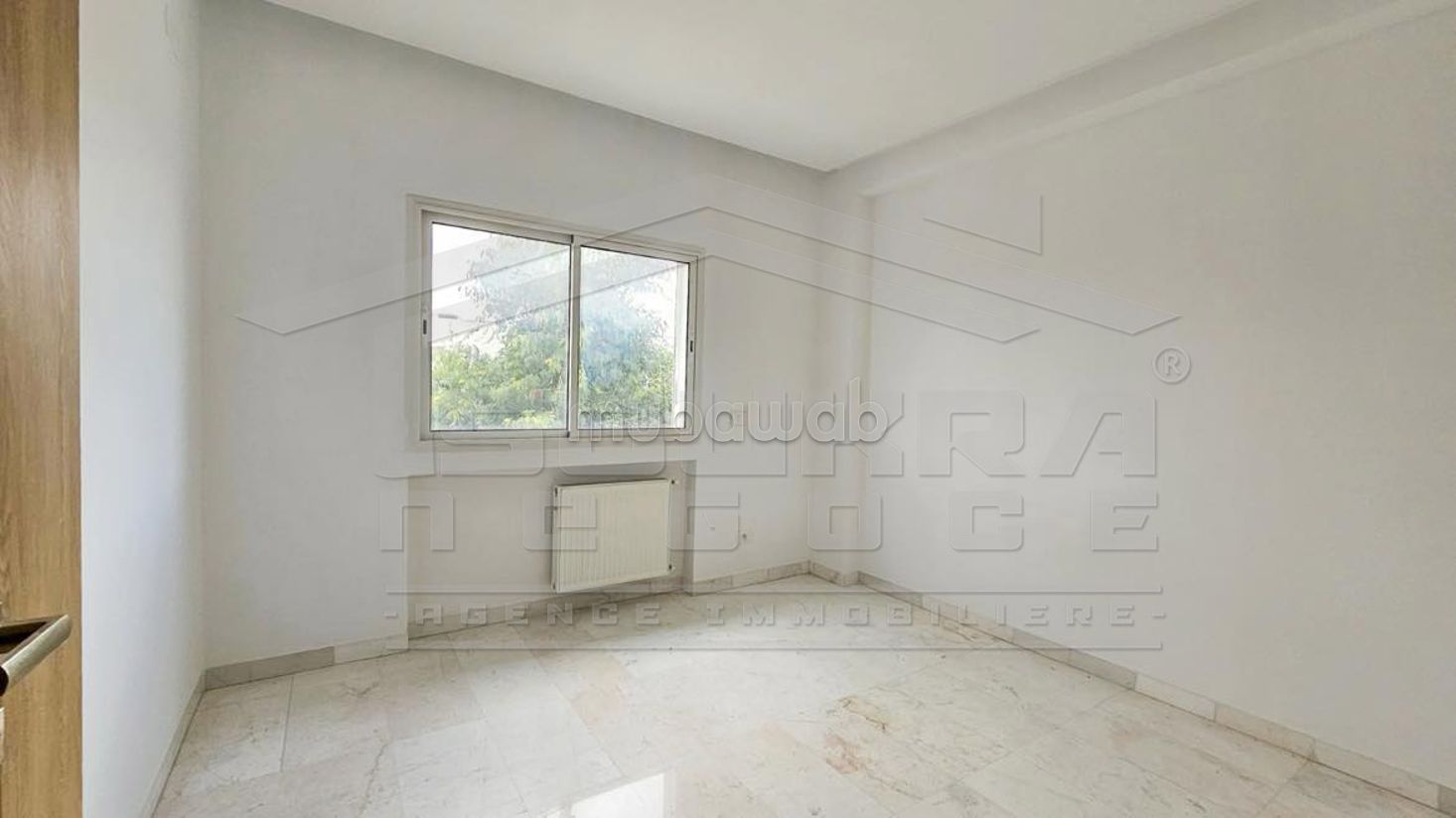 À vendre un joli triplex à la soukra