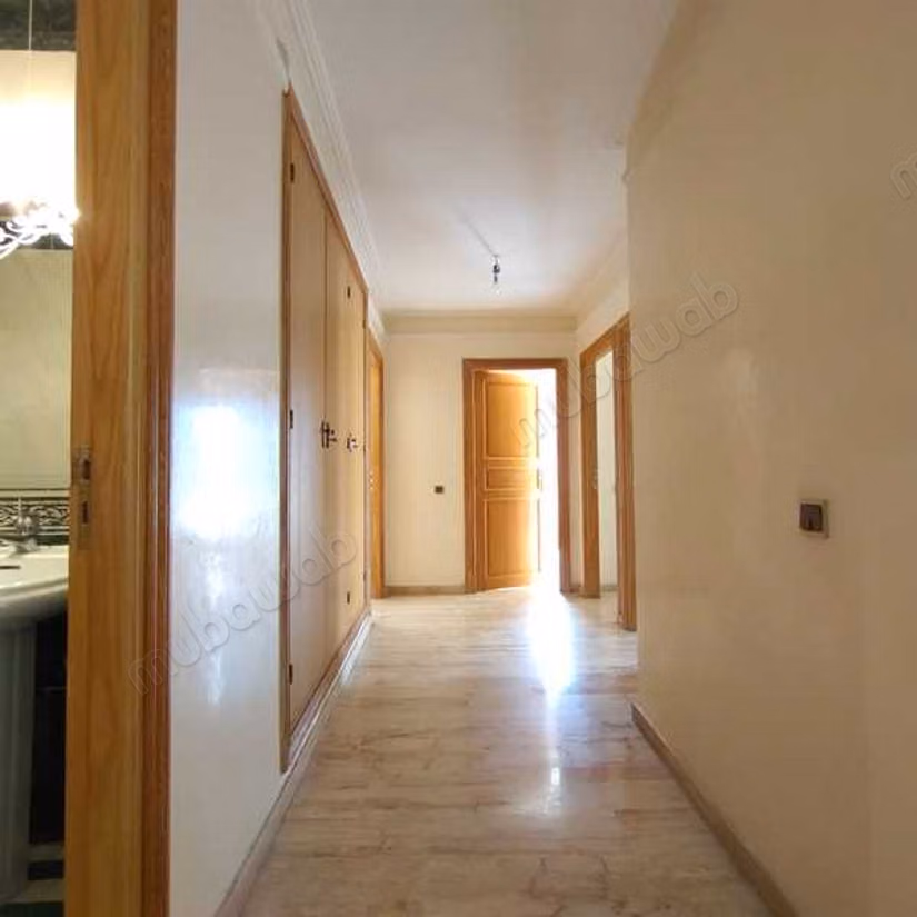 Sell apartment in Gauthier. Surface area 145 m². Carpark, Balcony