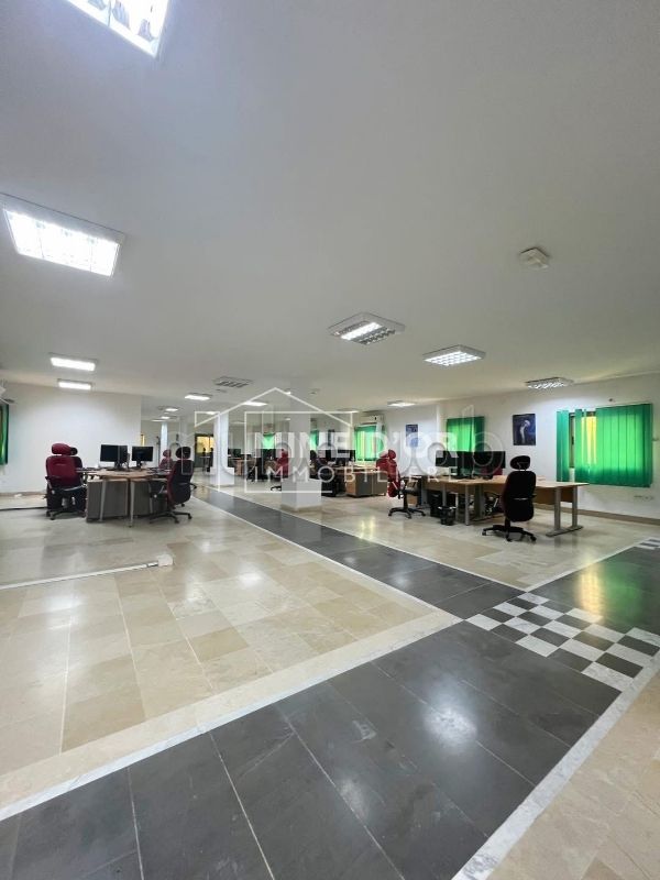 À louer Open Space 350m2 à Charguia 2