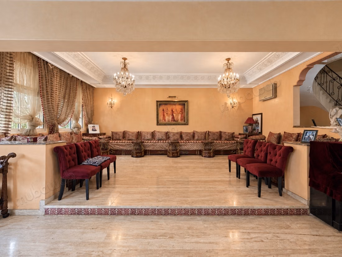 Villa à rafraîchir en résidence fermée 
californie