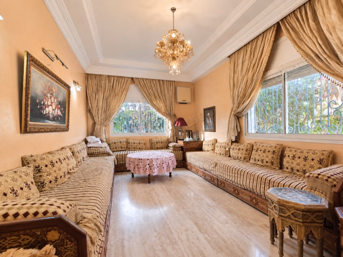 Villa à rafraîchir en résidence fermée 
californie