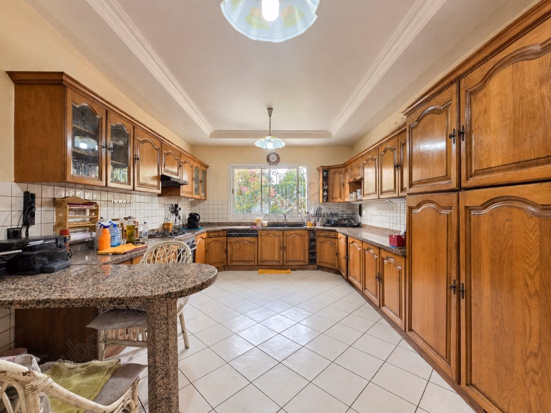 Villa à rafraîchir en résidence fermée 
californie