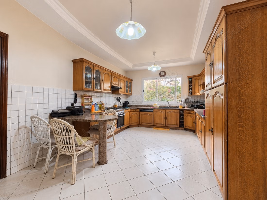 Villa à rafraîchir en résidence fermée 
californie