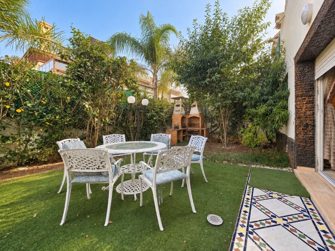 Villa à rafraîchir en résidence fermée 
californie