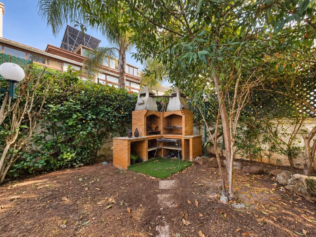 Villa à rafraîchir en résidence fermée 
californie