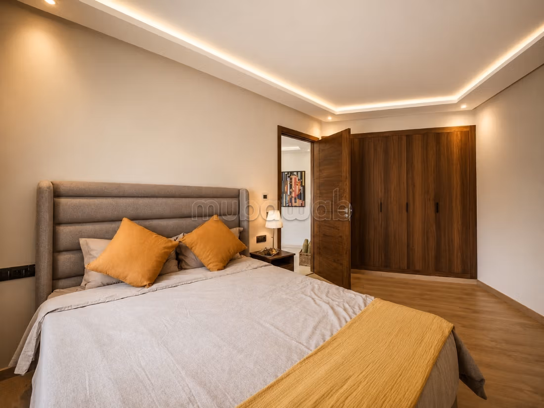 Studio di Alto Livello con Cucina Separata, Terrazza e Parcheggio