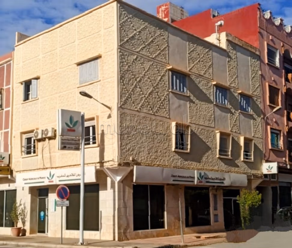 Beau local commercial en location à Berkane. Surface totale 270 m². Résidence avec concierge, climatisation générale