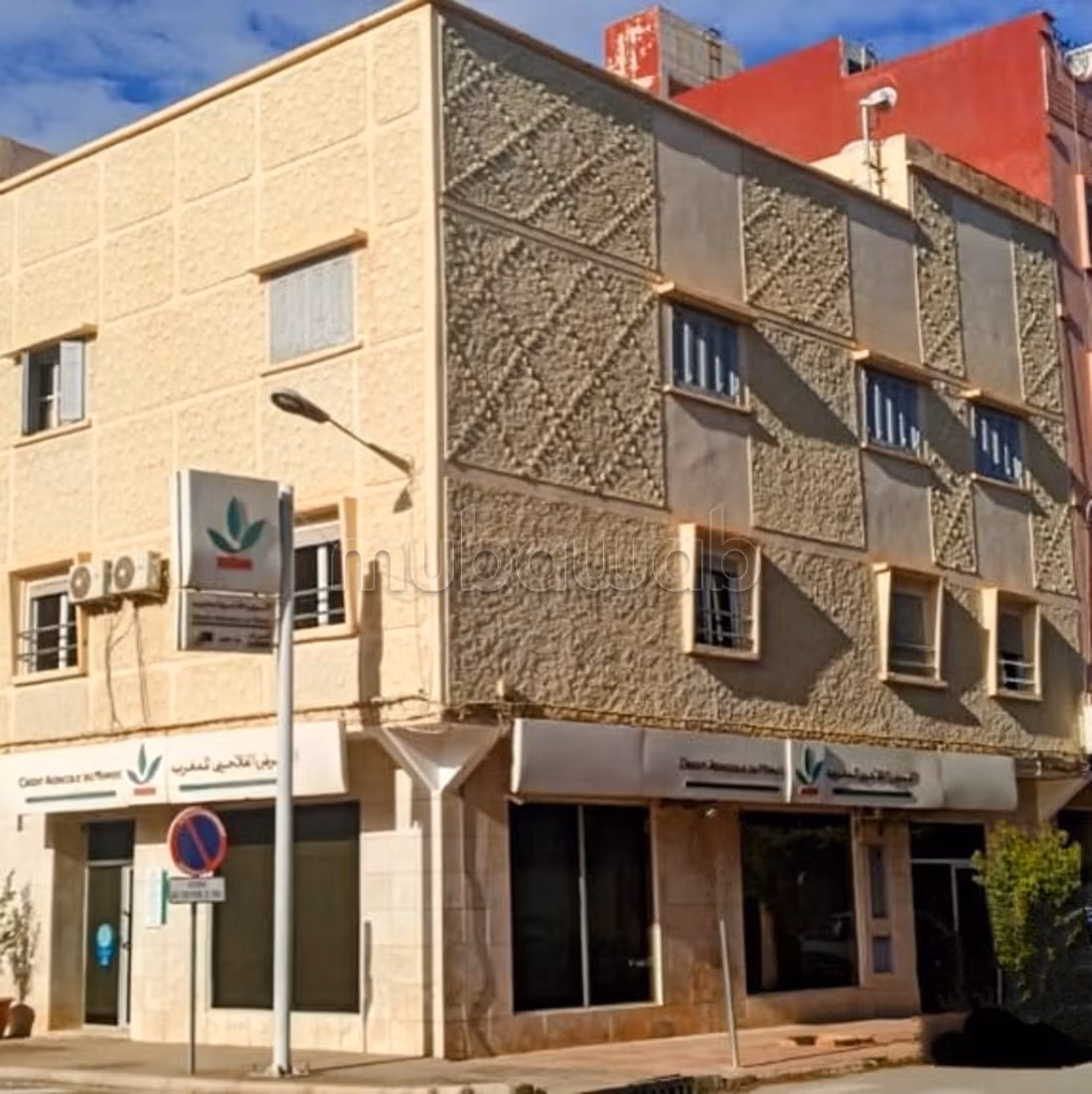 Beau local commercial en location à Berkane. Surface totale 270 m². Résidence avec concierge, climatisation générale