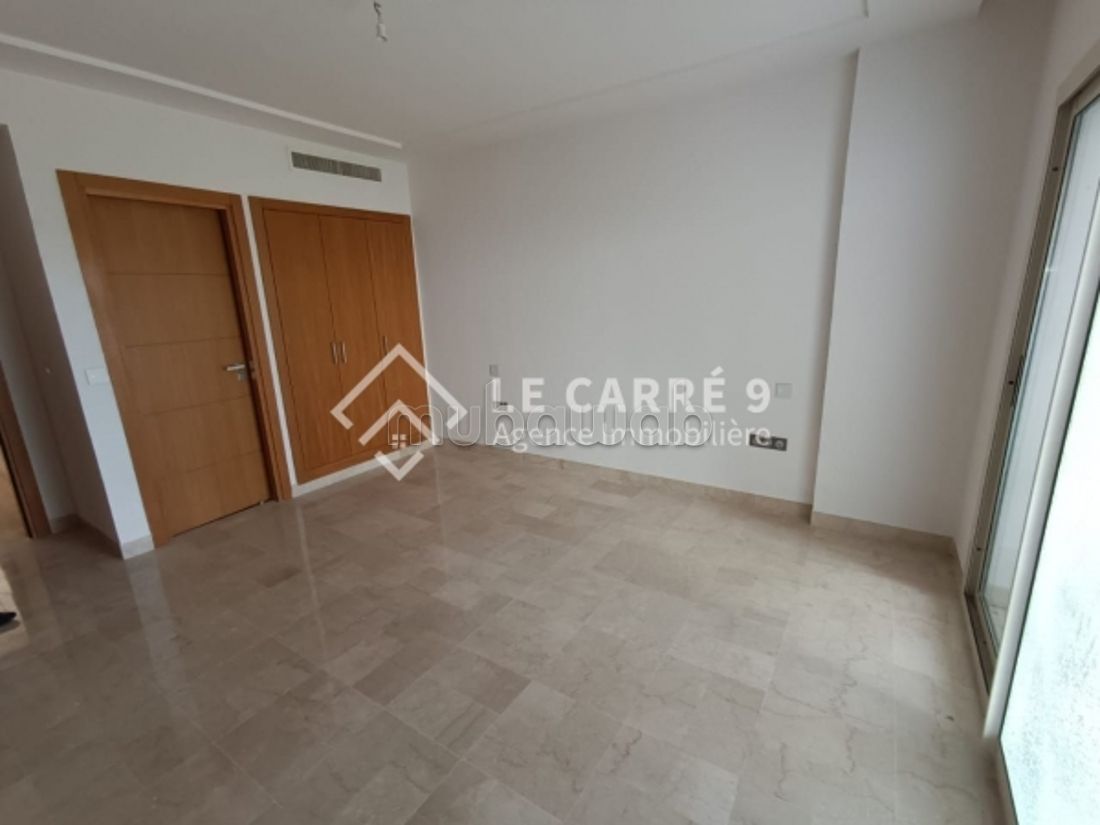 A vendre un duplex S4 neuf au Lac 2