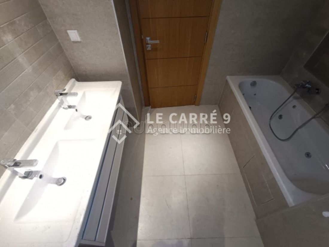 A vendre un duplex S4 neuf au Lac 2