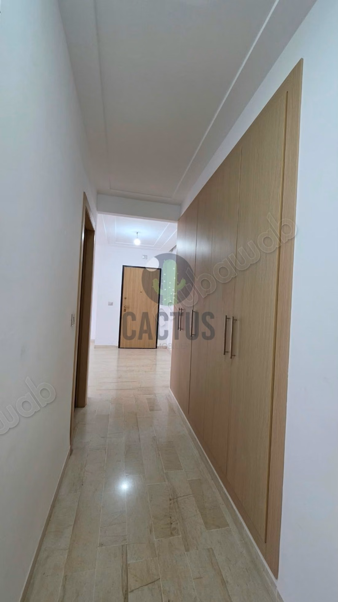 Bellissimo appartamento in affitto a Cité El Wafa. 1 bella camera da letto. Piscina e condizionatore