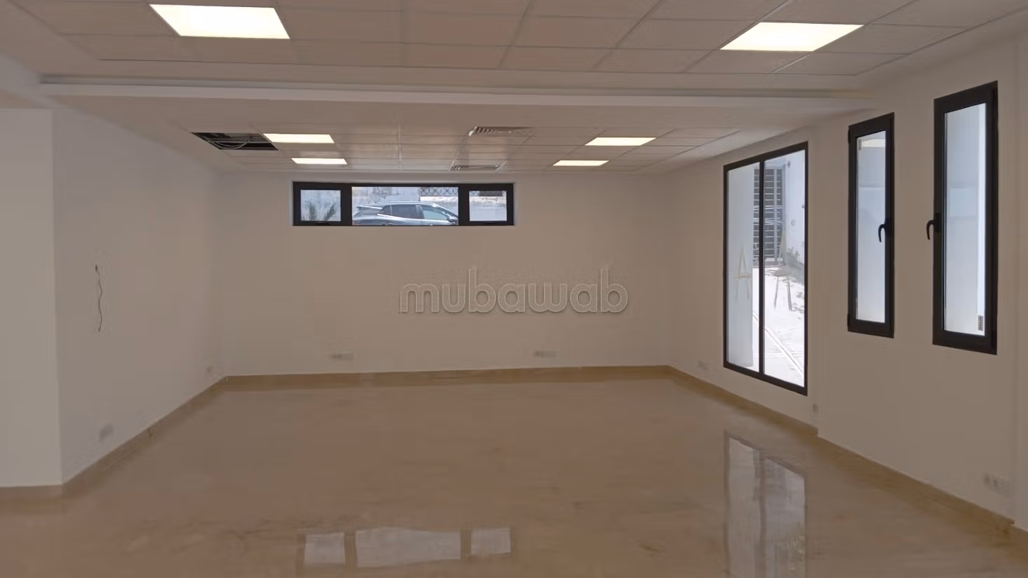 Offices for rent in Riyad. Total area 240 m². Double glazed windows and central heating
