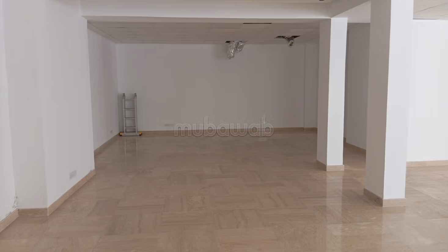 Offices for rent in Riyad. Total area 240 m². Double glazed windows and central heating