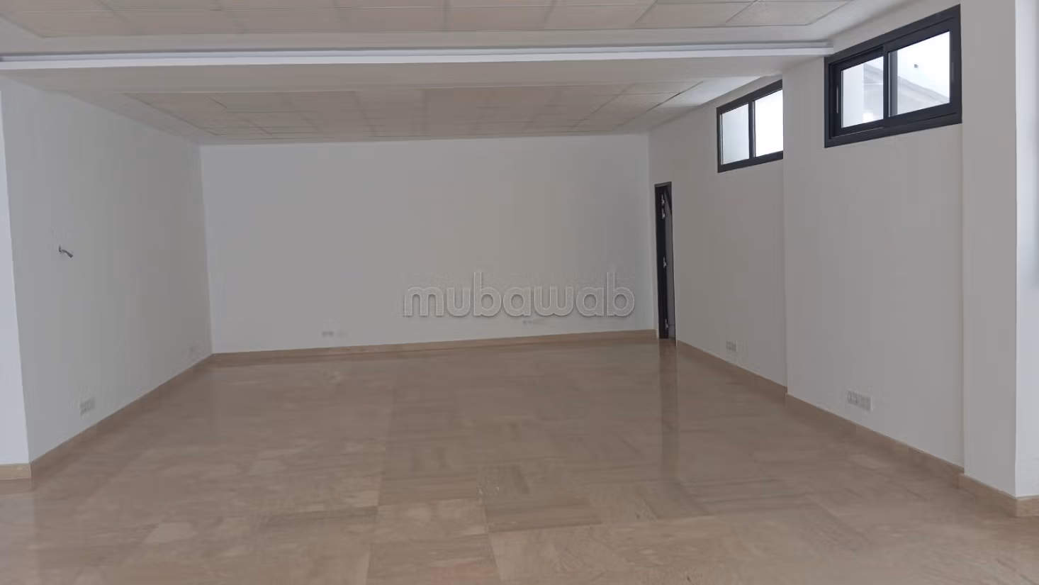 Offices for rent in Riyad. Total area 240 m². Double glazed windows and central heating