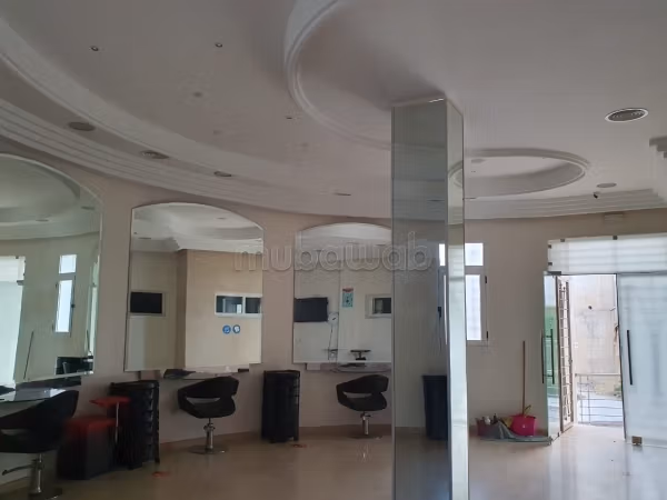 Locale commerciale in affitto a Hay Nahda. Superficie di 231 m². Sistema di sicurezza