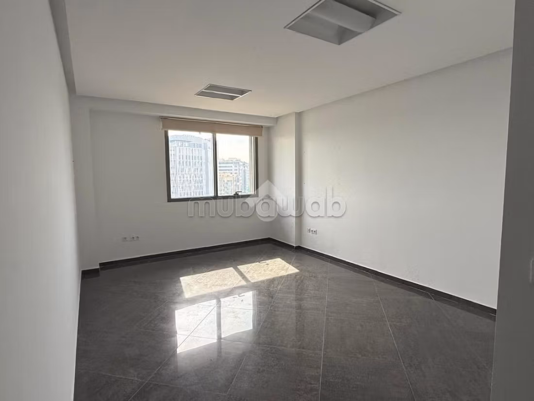 Offices for rent in Centre Urbain Nord. Total area 150 m². With garage and lift