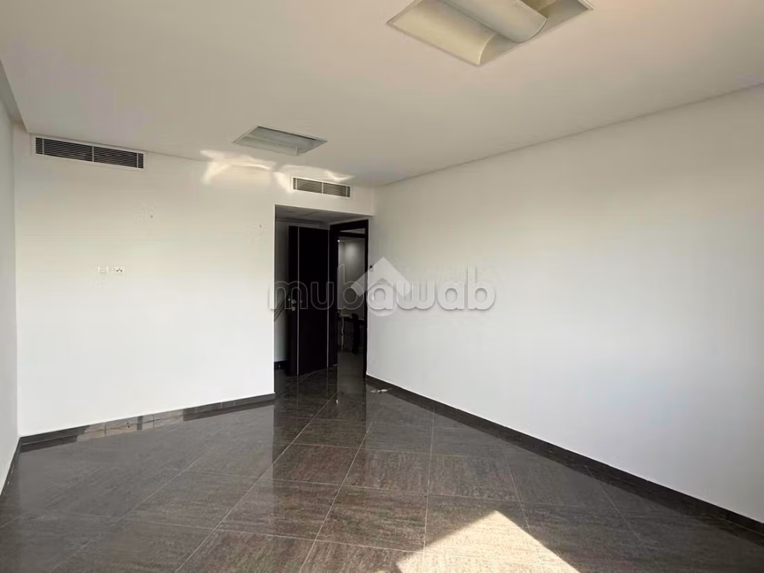 Offices for rent in Centre Urbain Nord. Total area 150 m². With garage and lift