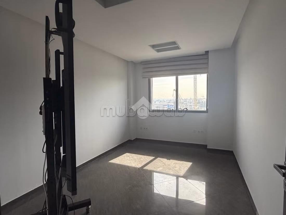Offices for rent in Centre Urbain Nord. Total area 150 m². With garage and lift
