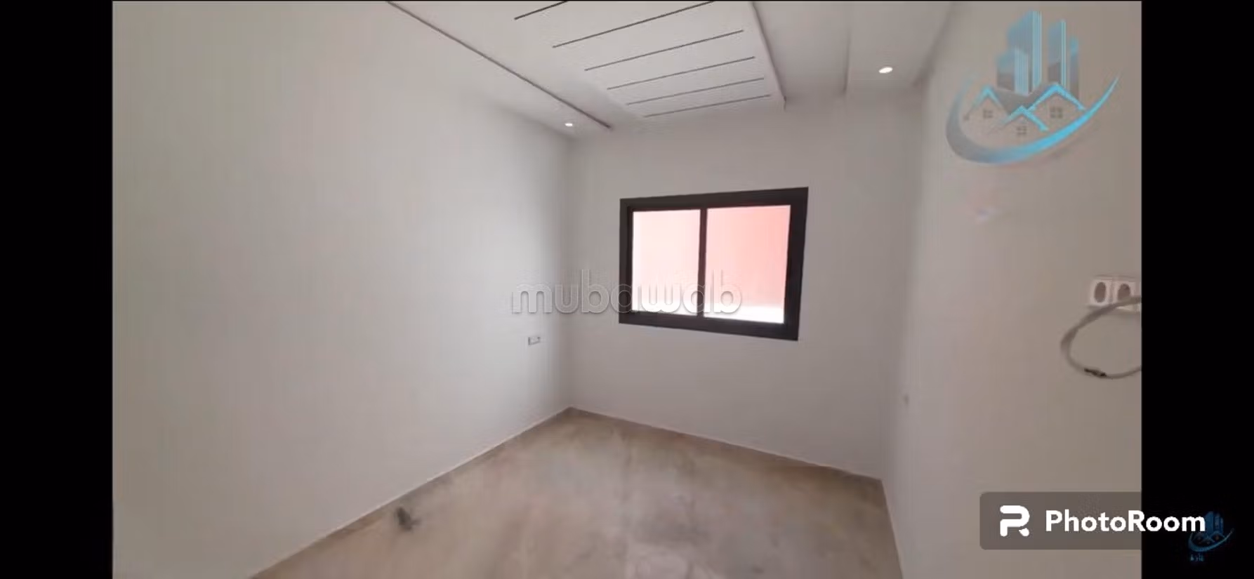 Piso en venta. Superficie 102 m². Salón marroquí y antena parabólica