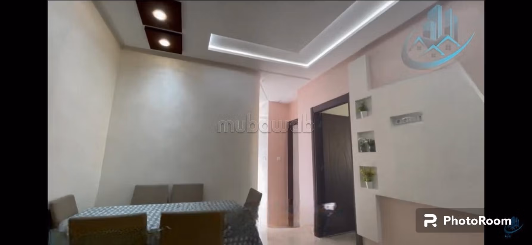 Piso en venta. Superficie 102 m². Salón marroquí y antena parabólica