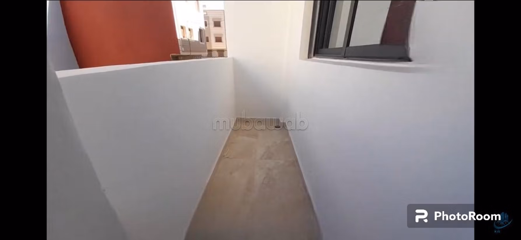 Piso en venta. Superficie 102 m². Salón marroquí y antena parabólica