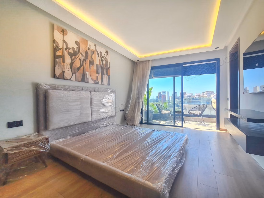 2 Chambres avec Terrasse, Emplacement Privilégié à 2 Min de CFC