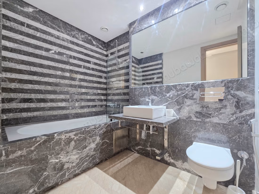 3 Chambres avec Terrasse, Emplacement Privilégié à 2 Min de CFC